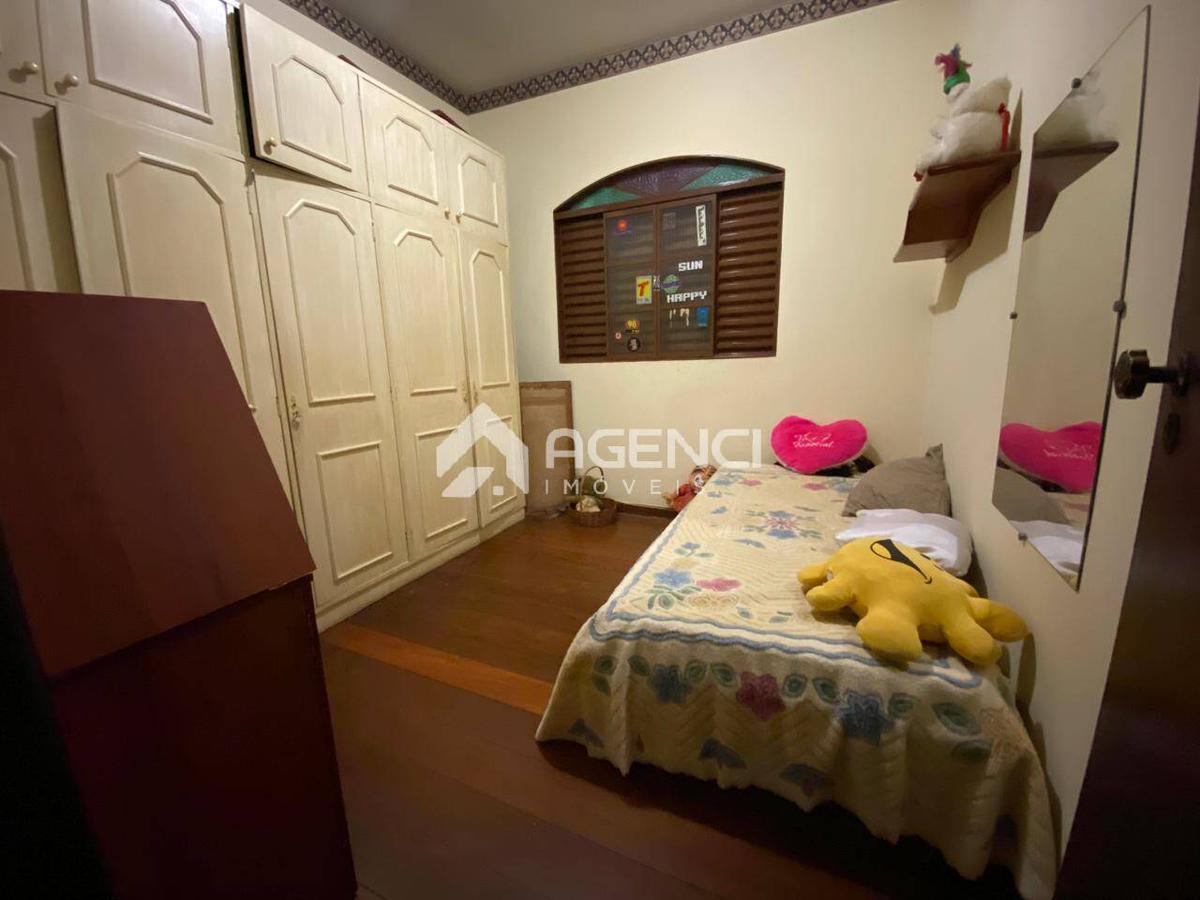 Casa, Camargos, 3 Quartos, 0 Vaga, 1 Suíte