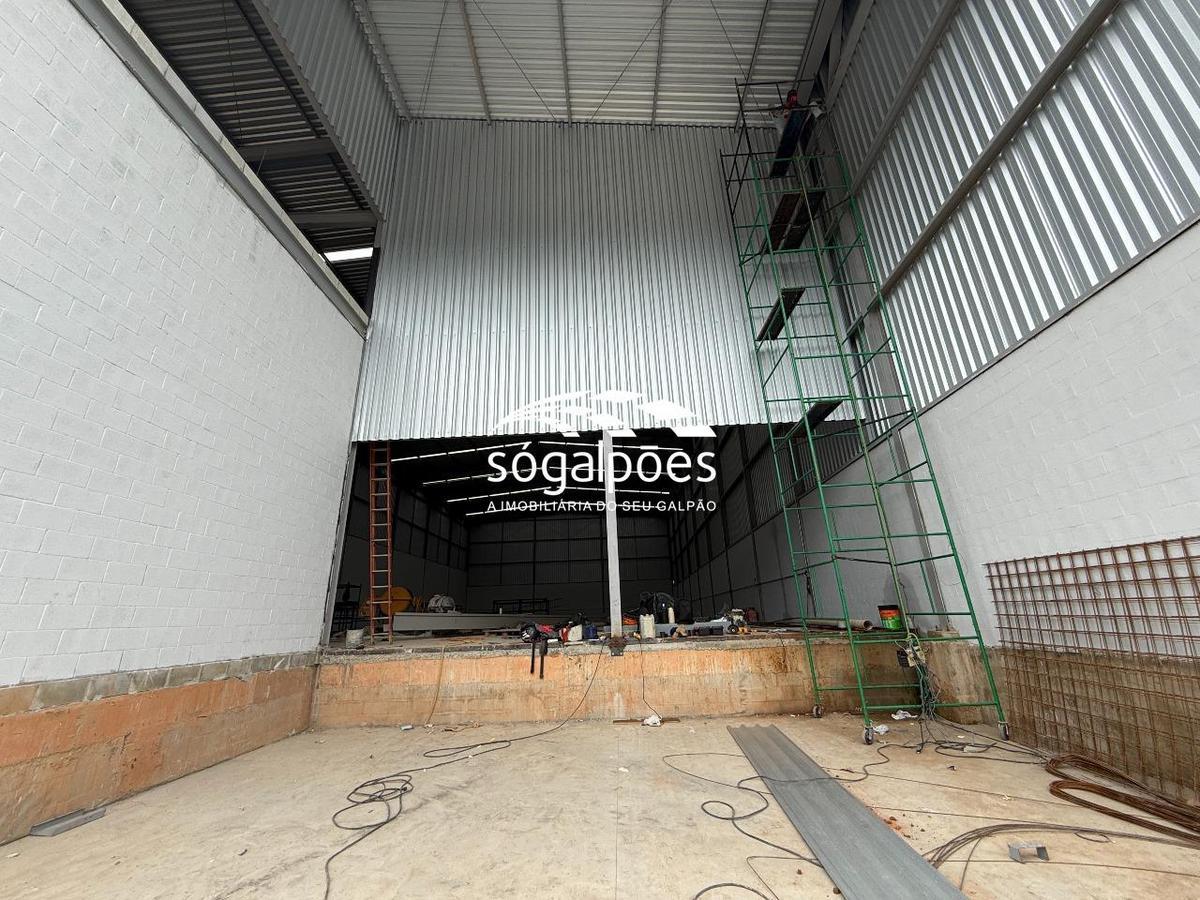 Galpão, Bandeirinhas, 17 Vagas