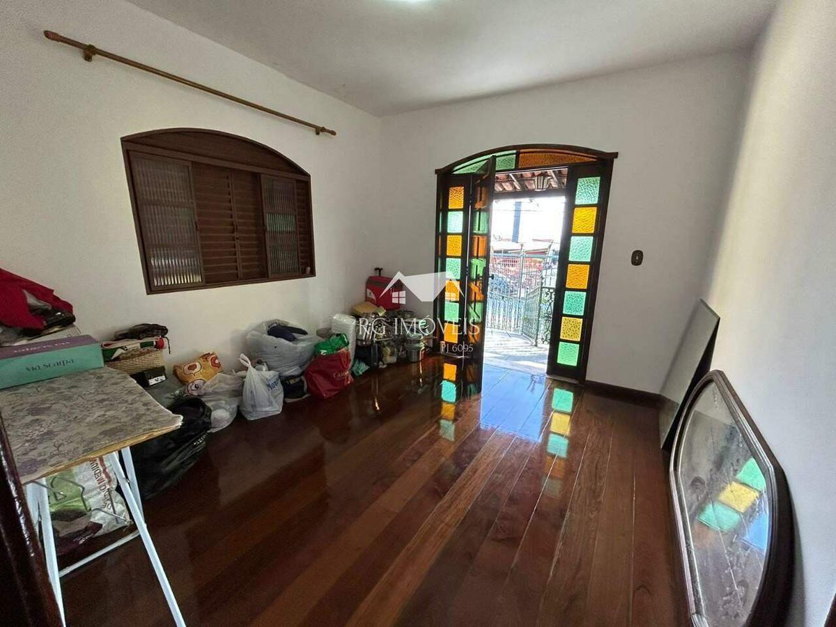 Casa, Milionários, 4 Quartos, 4 Vagas, 1 Suíte