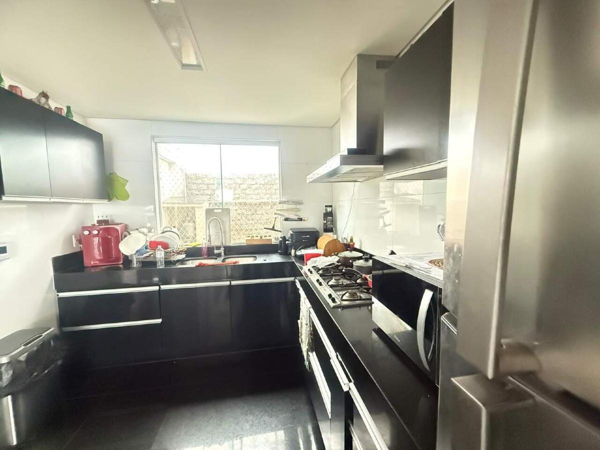 Casa, Estoril, 3 Quartos, 2 Vagas, 1 Suíte