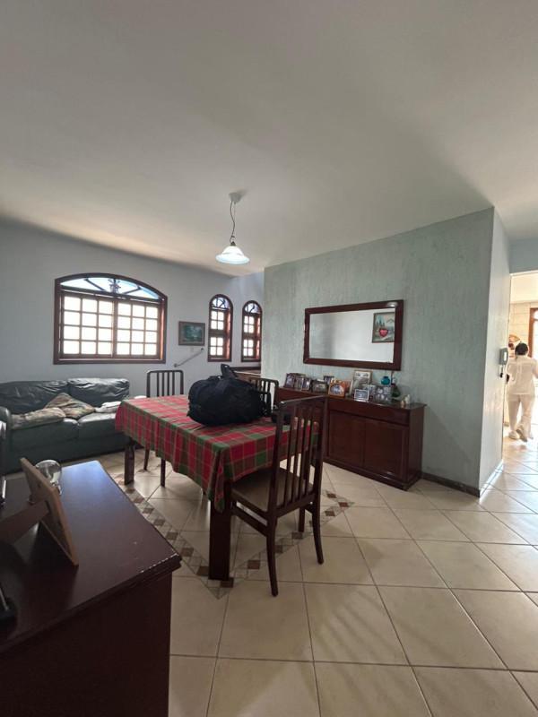 Casa, Castelo, 6 Quartos, 4 Vagas, 3 Suítes