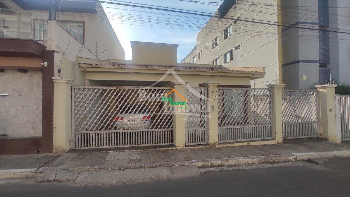 Casa, Centro, 3 Quartos, 7 Vagas, 1 Suíte