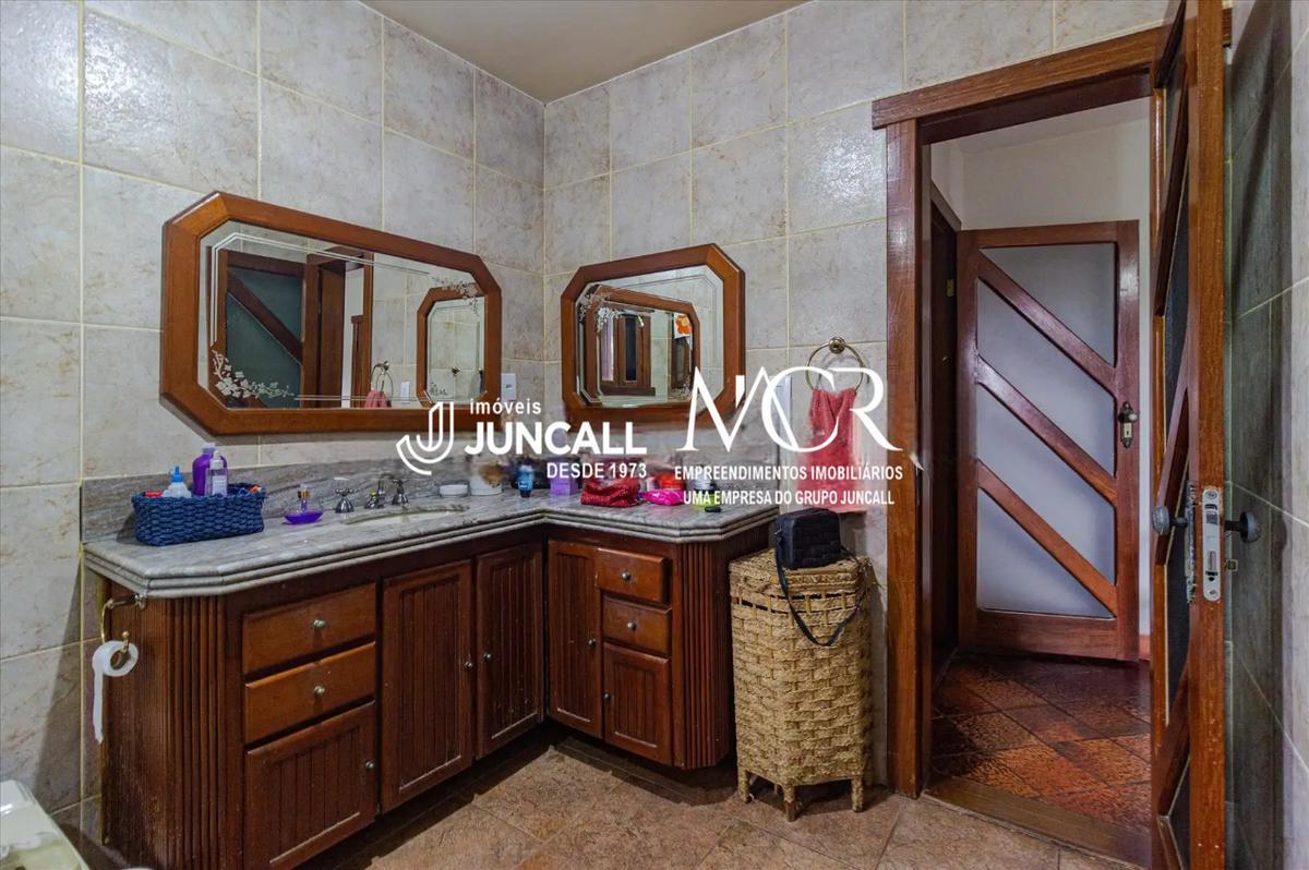 Casa, Castelo, 5 Quartos, 2 Vagas, 1 Suíte