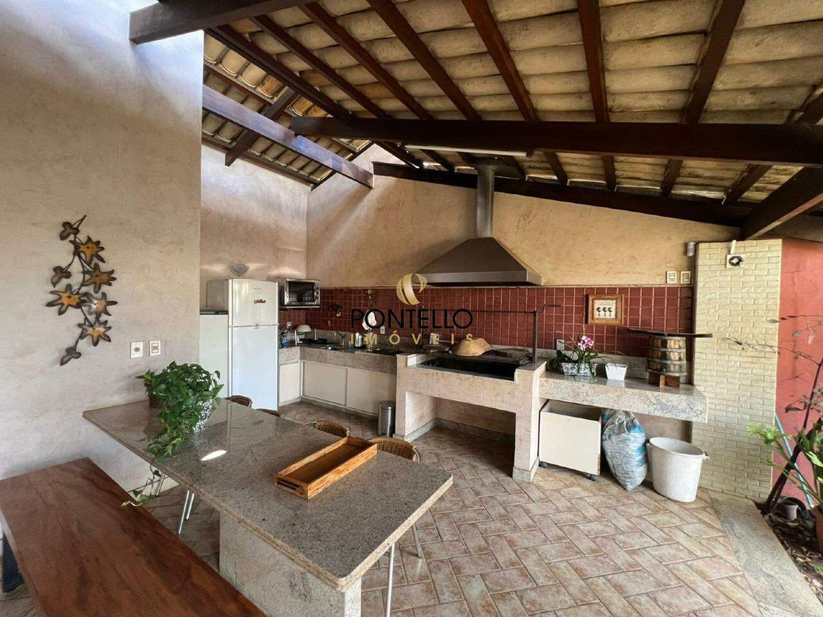 Casa, Santa Rita de Cássia, 8 Quartos, 4 Vagas, 2 Suítes