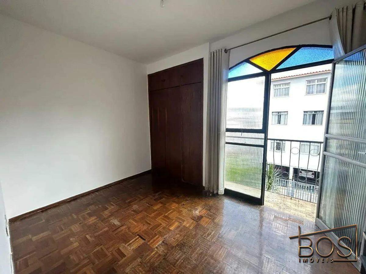 Apartamento, Sagrada Família, 2 Quartos, 0 Vaga