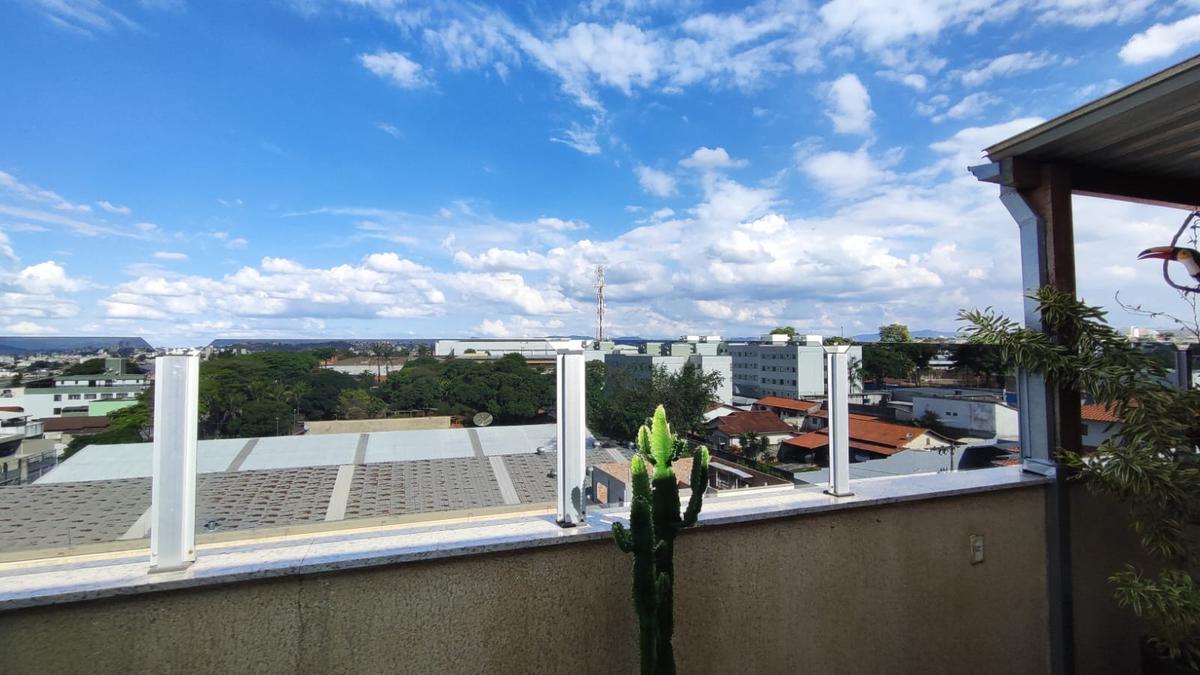 Cobertura, Arvoredo, 3 Quartos, 2 Vagas, 1 Suíte