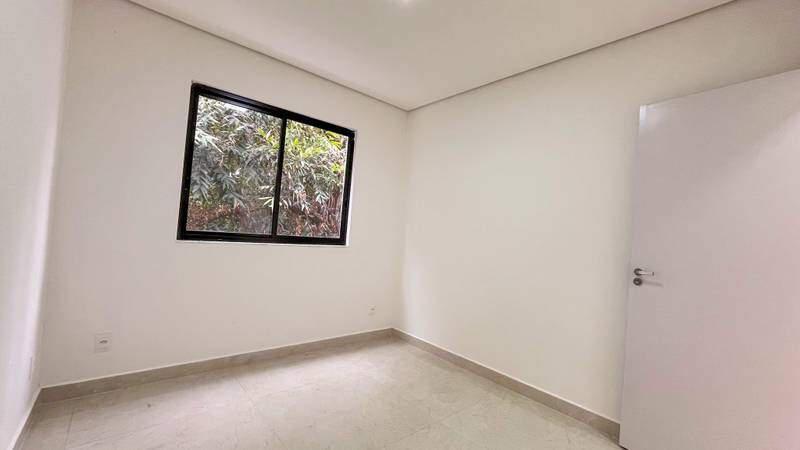 Casa, Santa Branca, 3 Quartos, 2 Vagas, 1 Suíte