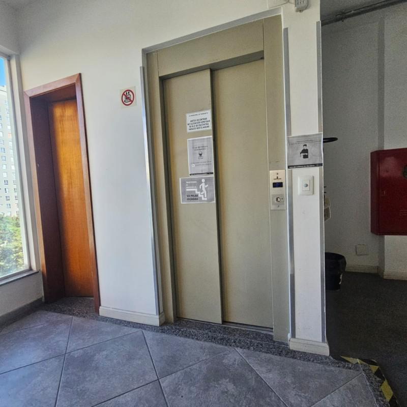 Prédio, Estoril, 0 Quarto, 17 Vagas
