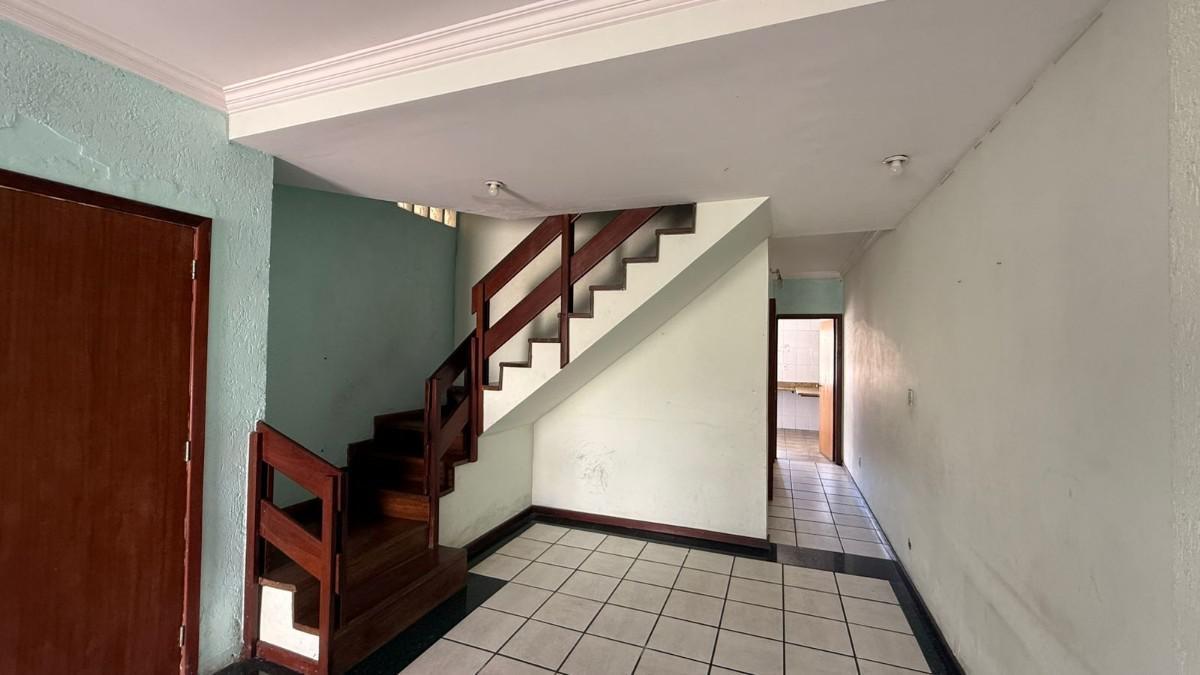 Casa, Arvoredo, 4 Quartos, 2 Vagas, 1 Suíte