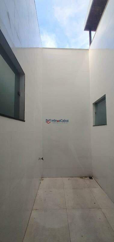 Casa, Quitandinha, 4 Quartos, 2 Vagas, 1 Suíte