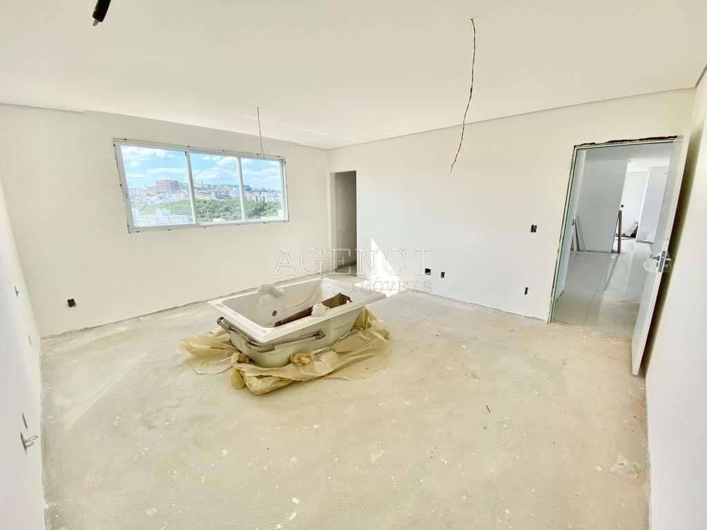 Apartamento, Cabral, 5 Quartos, 0 Vaga, 2 Suítes