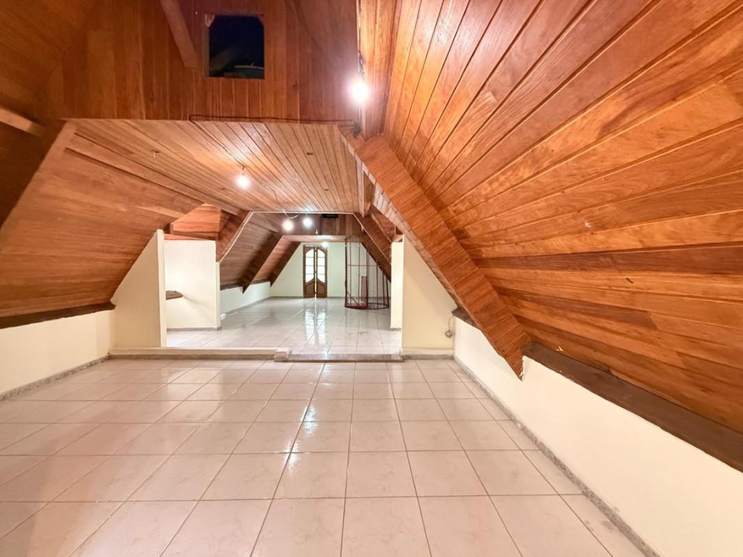 Casa, Sagrada Família, 3 Quartos, 2 Vagas, 2 Suítes