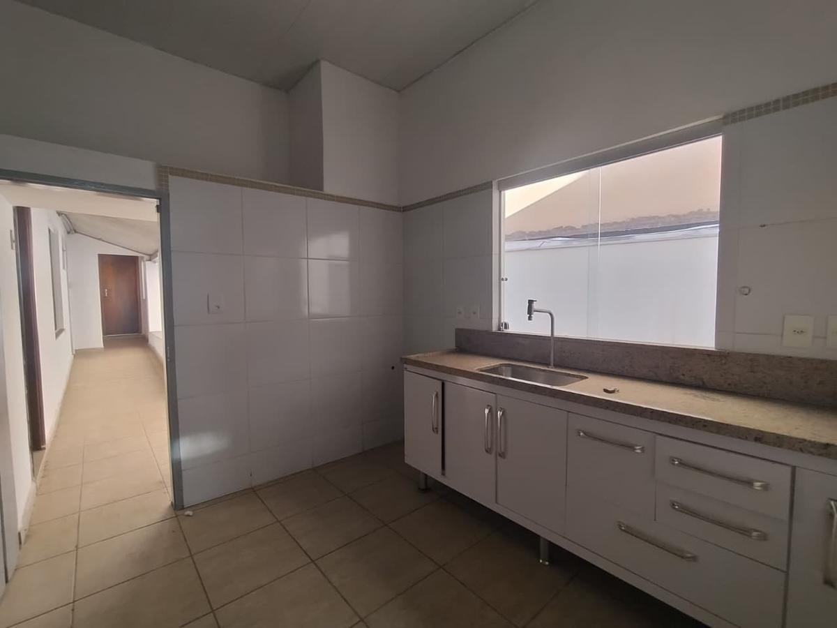 Casa, Centro, 4 Quartos, 0 Vaga