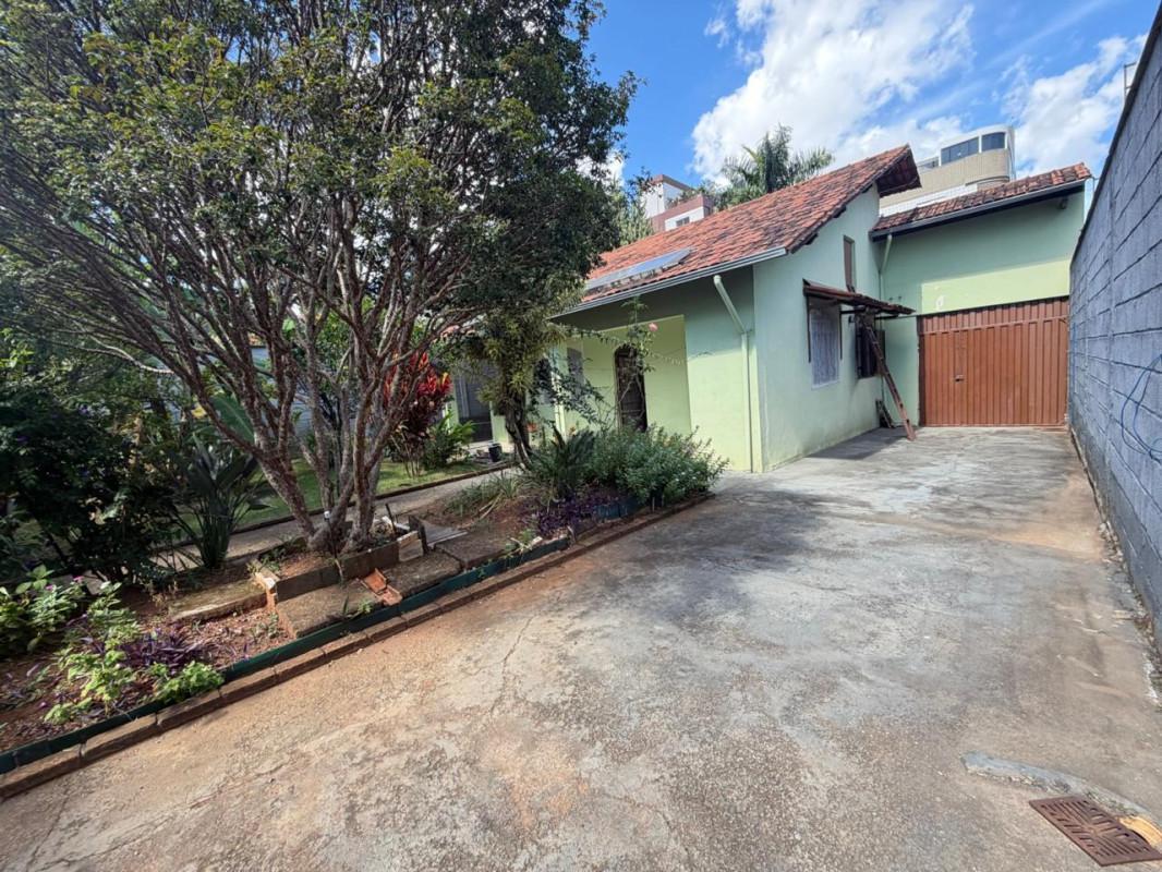 Casa, Castelo, 3 Quartos, 8 Vagas, 1 Suíte