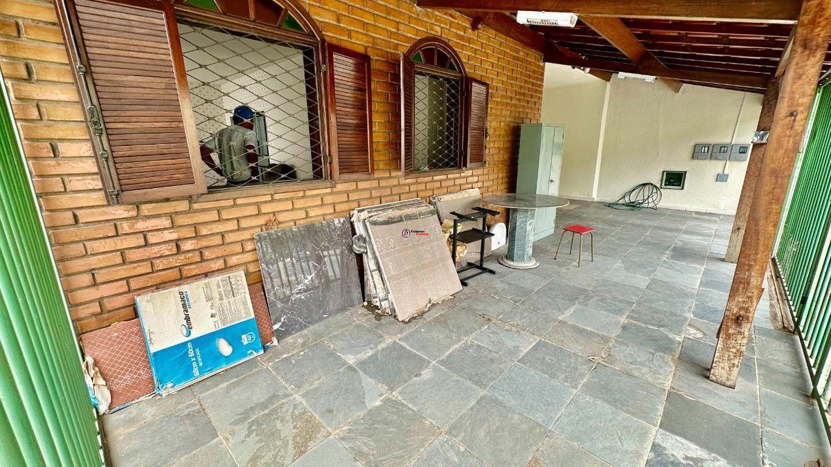 Casa, Planalto, 6 Quartos, 5 Vagas, 1 Suíte