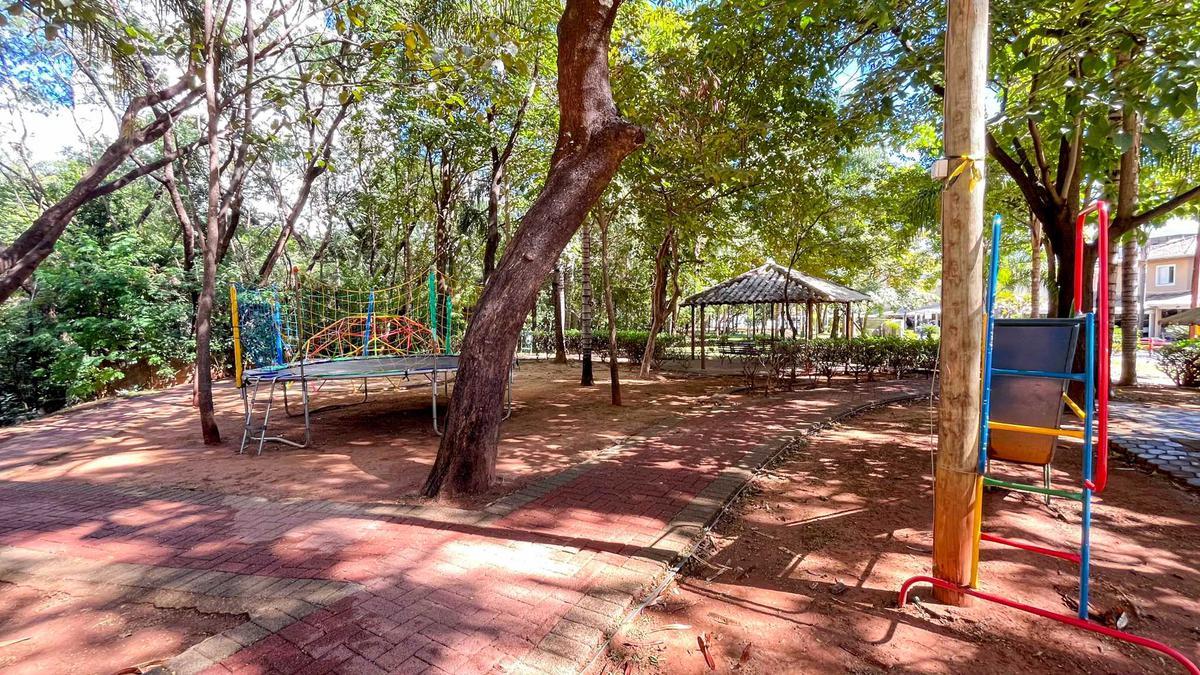 Casa, Buritis, 4 Quartos, 2 Vagas, 1 Suíte