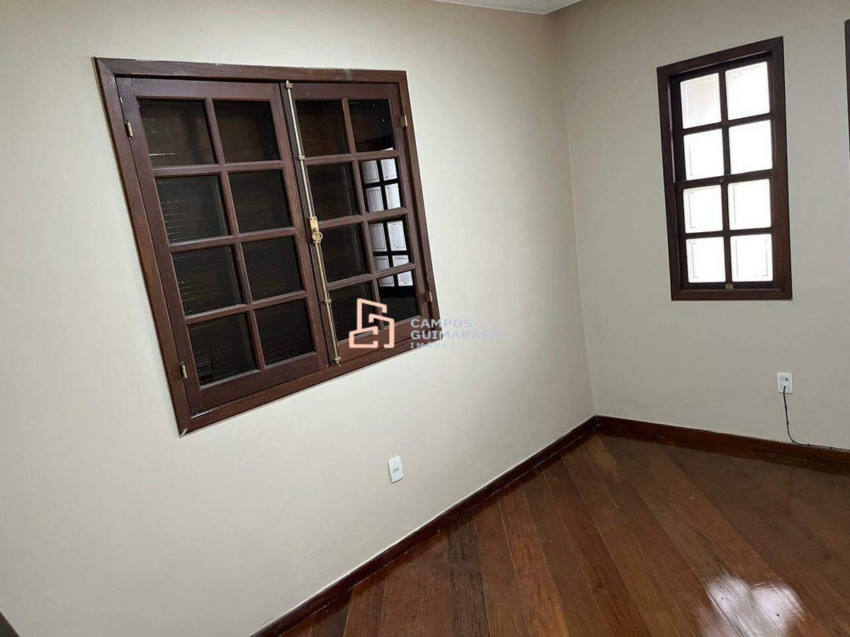 Casa Comercial, Barreiro, 4 Quartos, 5 Vagas, 1 Suíte