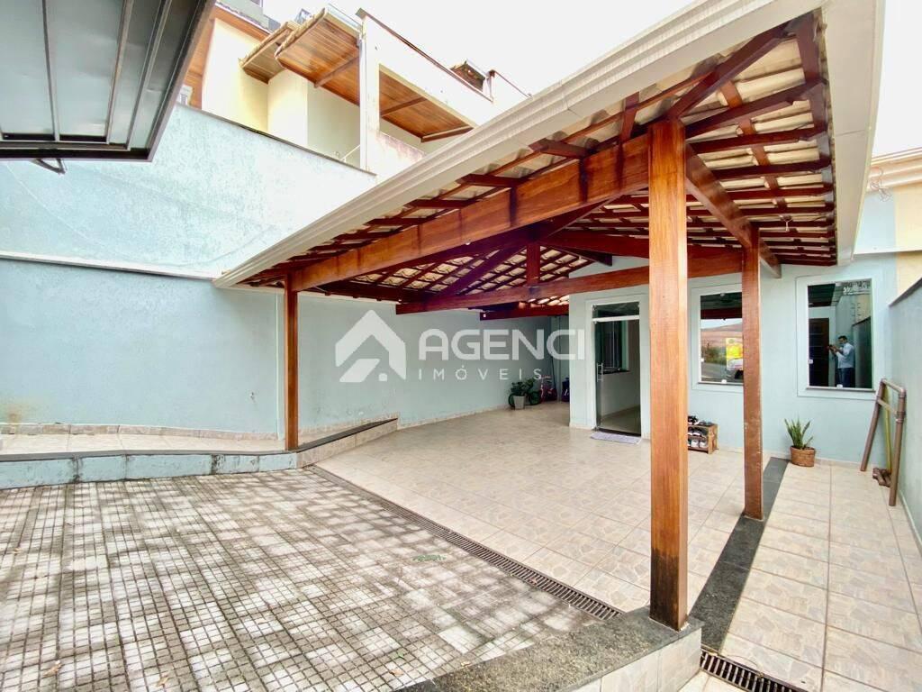 Casa, Cabral, 3 Quartos, 0 Vaga, 1 Suíte