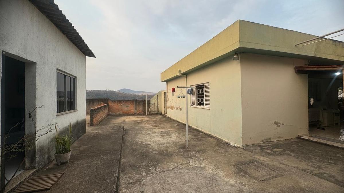 Casa, Nações Unidas, 4 Quartos, 2 Vagas, 1 Suíte