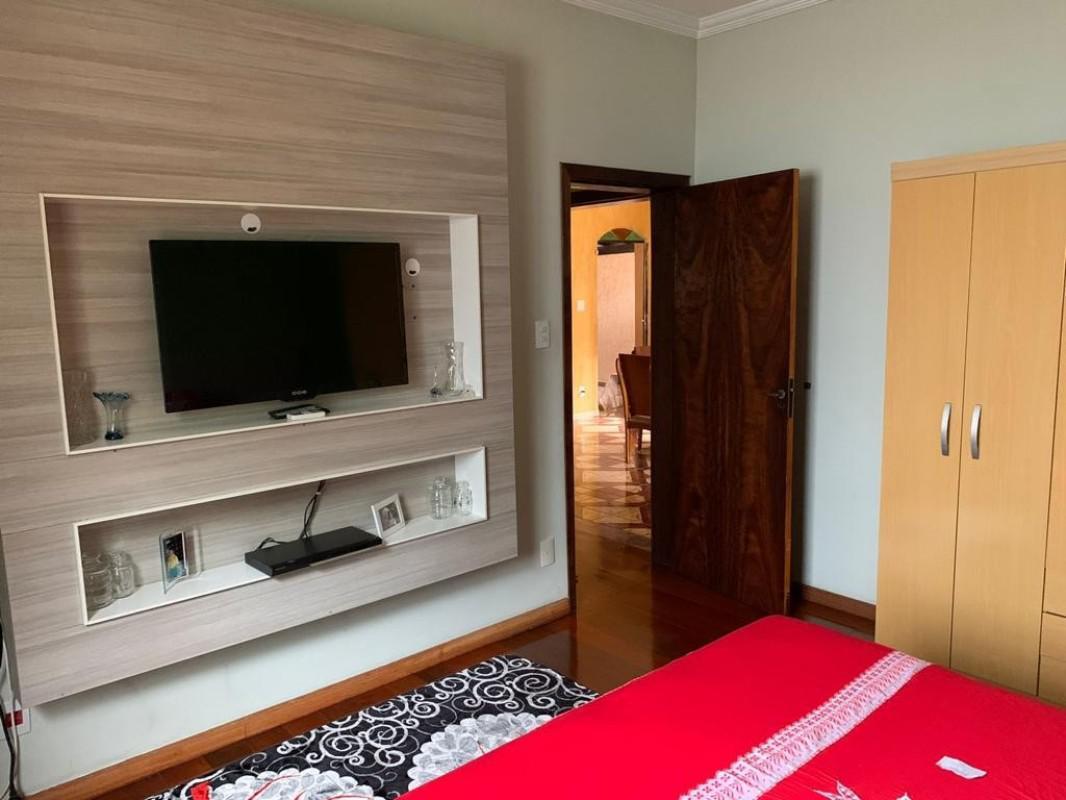 Casa, Industrial, 4 Quartos, 4 Vagas, 1 Suíte
