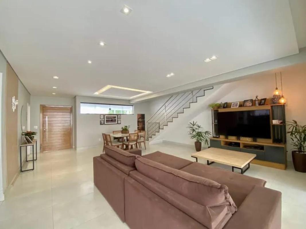 Casa, Planalto, 3 Quartos, 4 Vagas, 3 Suítes