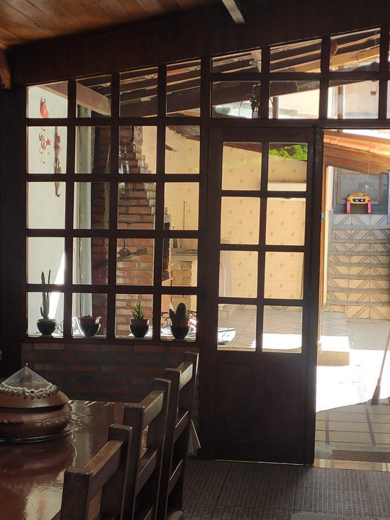 Casa, Camargos, 3 Quartos, 2 Vagas, 1 Suíte