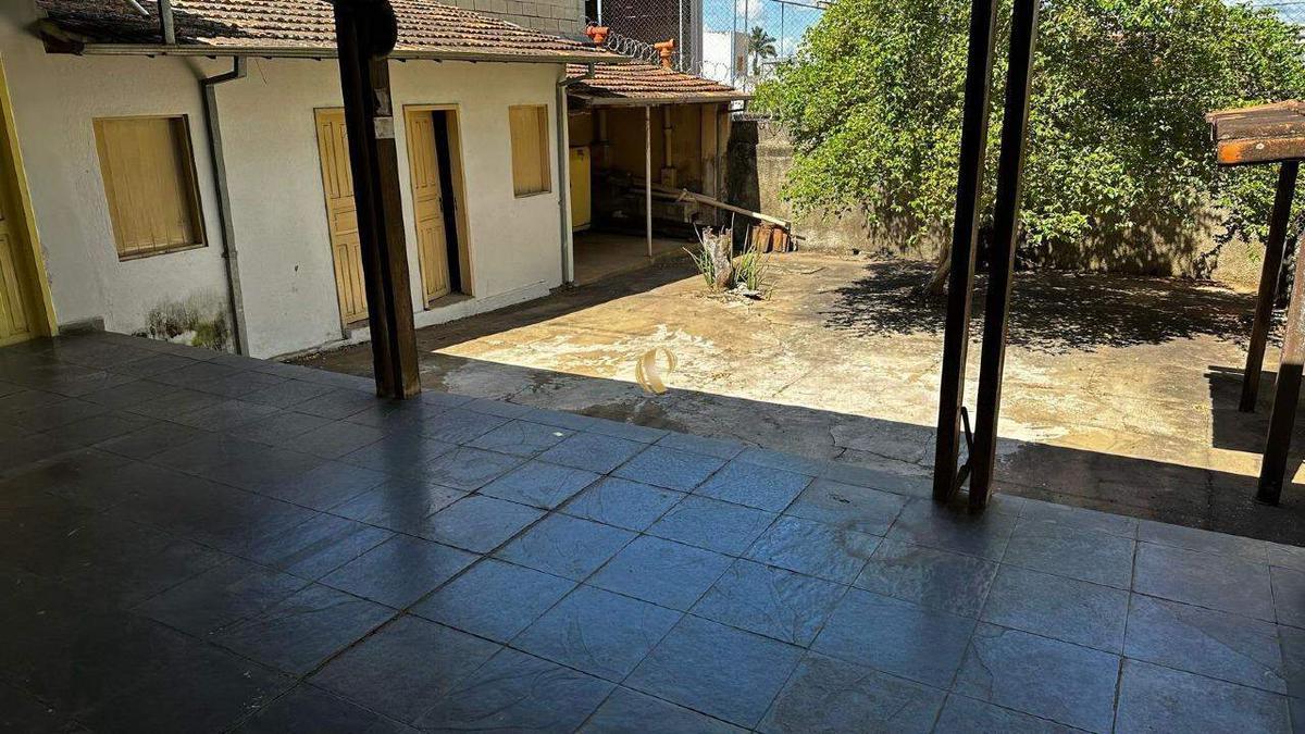 Casa, Centro, 4 Quartos, 2 Vagas, 1 Suíte