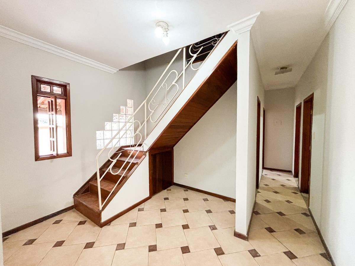 Casa, Três Barras, 5 Quartos, 2 Vagas, 1 Suíte