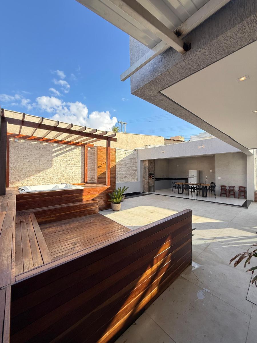 Casa, Trevo, 3 Quartos, 4 Vagas, 1 Suíte