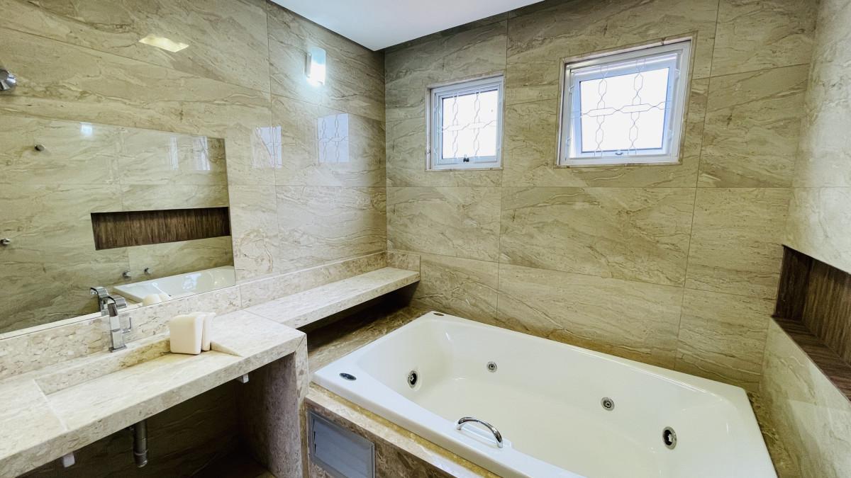 Casa, Itapoã, 5 Quartos, 4 Vagas, 3 Suítes