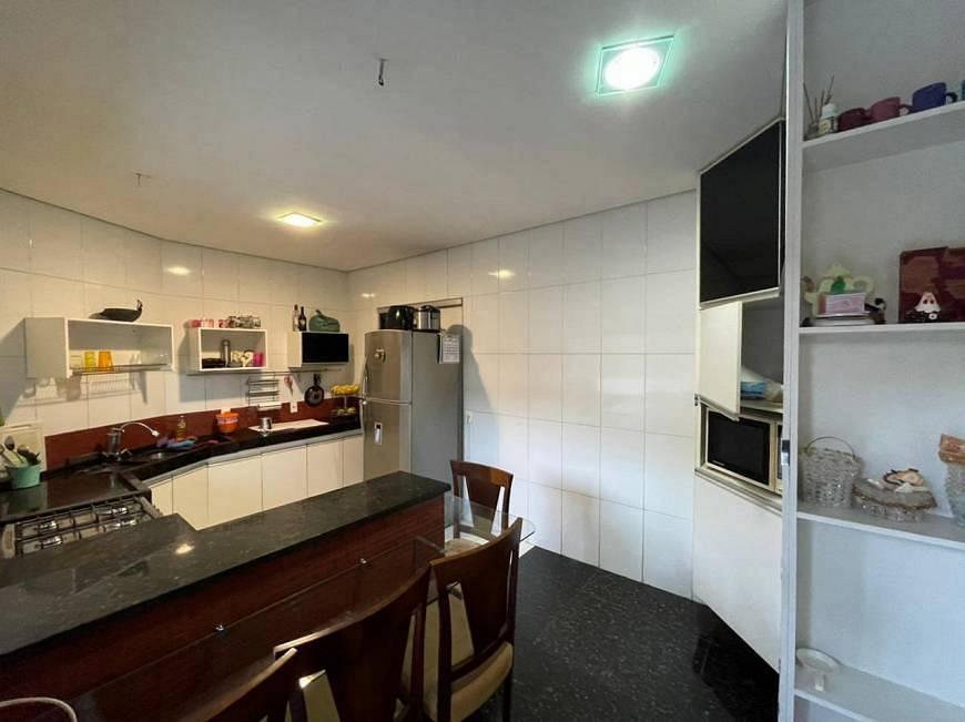 Casa, Trevo, 4 Quartos, 5 Vagas, 2 Suítes