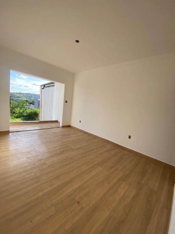 Casa, Centro, 3 Quartos, 2 Vagas, 1 Suíte