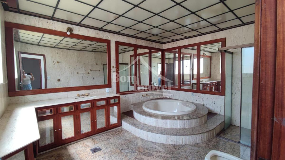 Casa, Centro, 3 Quartos, 4 Vagas, 3 Suítes