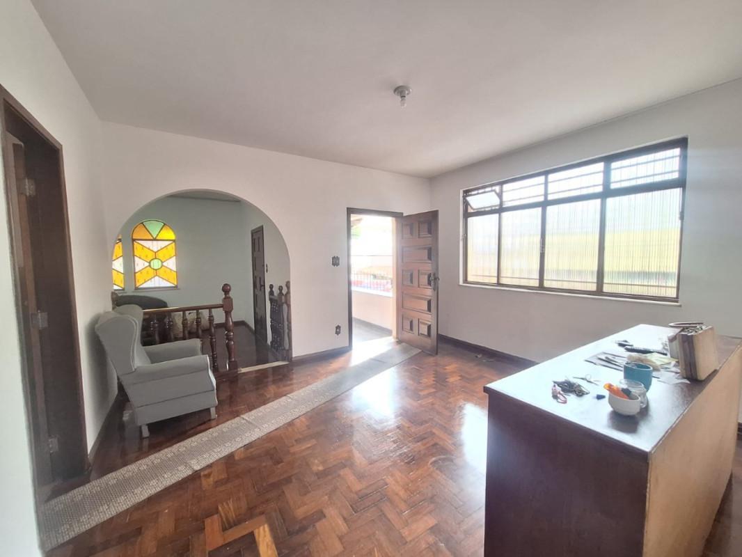 Casa Comercial, Cidade Nova, 4 Quartos, 2 Vagas, 1 Suíte