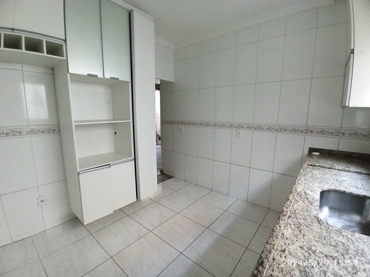 Casa, Santa Cruz, 3 Quartos, 2 Vagas, 1 Suíte