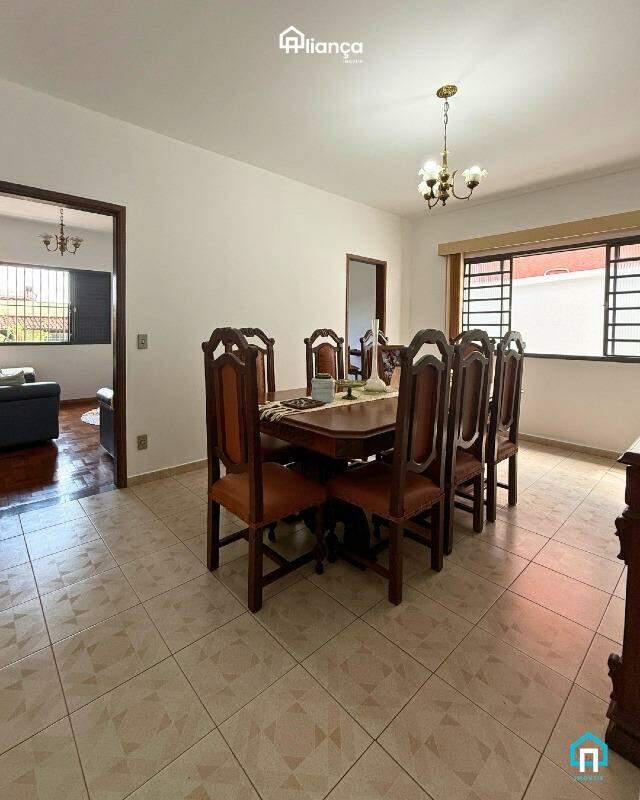 Casa, Centro, 3 Quartos, 1 Vaga, 1 Suíte