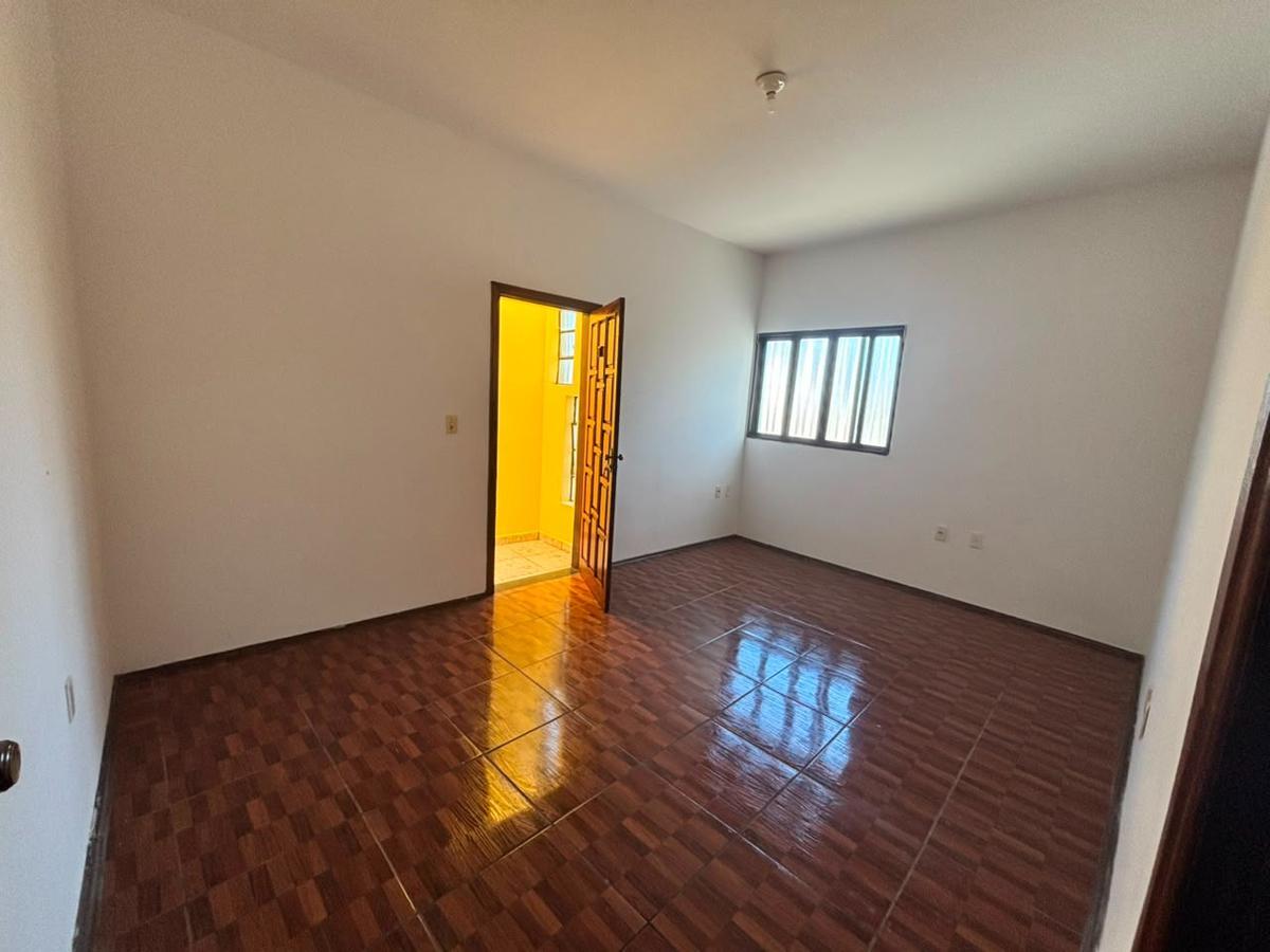 Casa, Centro, 3 Quartos, 2 Vagas, 1 Suíte