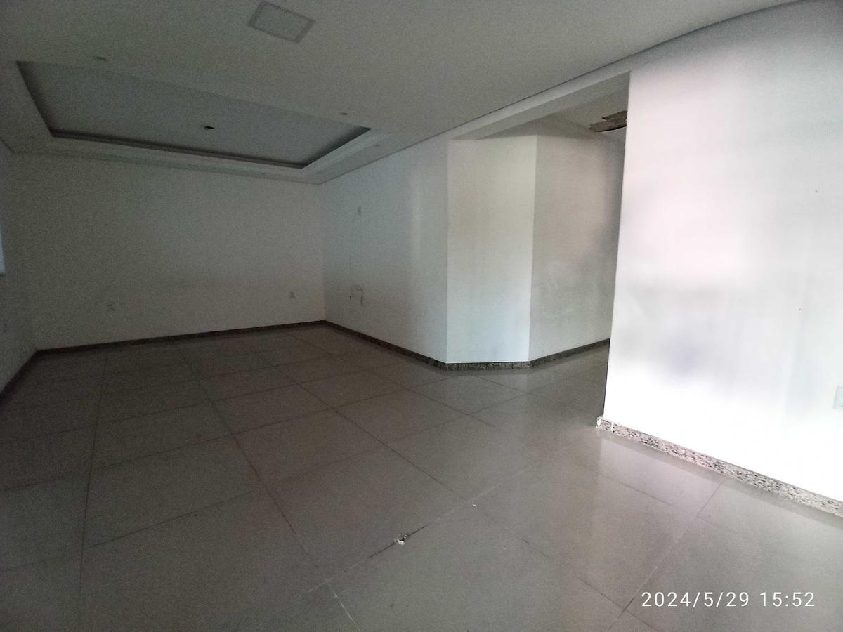 Casa, Santa Cruz, 3 Quartos, 2 Vagas, 1 Suíte