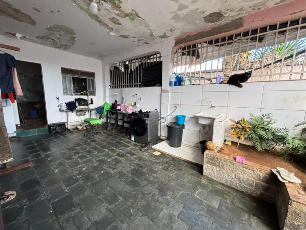 Casa, Cachoeirinha, 3 Quartos, 12 Vagas, 1 Suíte