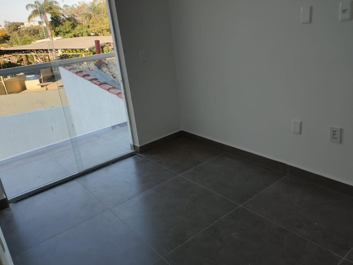 Casa, Santa Branca, 3 Quartos, 2 Vagas, 1 Suíte