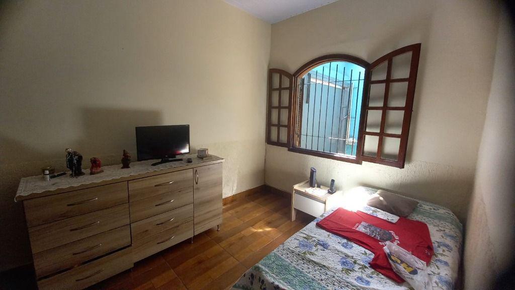 Casa, Centro, 6 Quartos, 0 Vaga, 1 Suíte