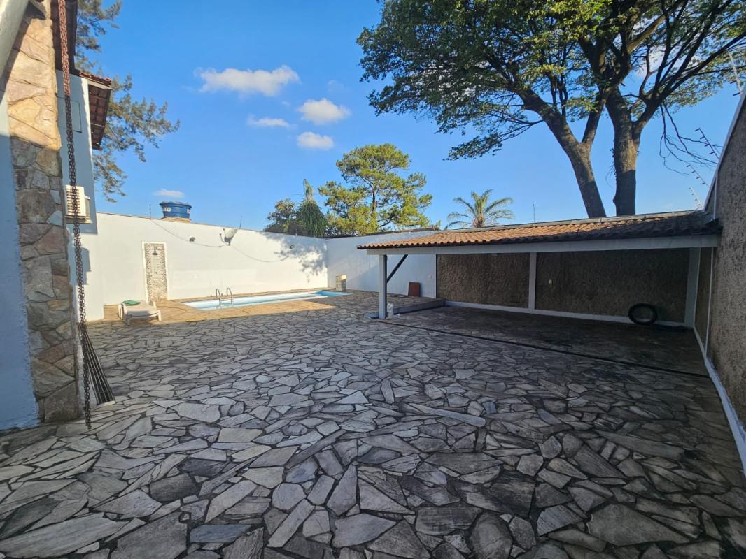 Casa, João Pinheiro, 3 Quartos, 10 Vagas, 2 Suítes