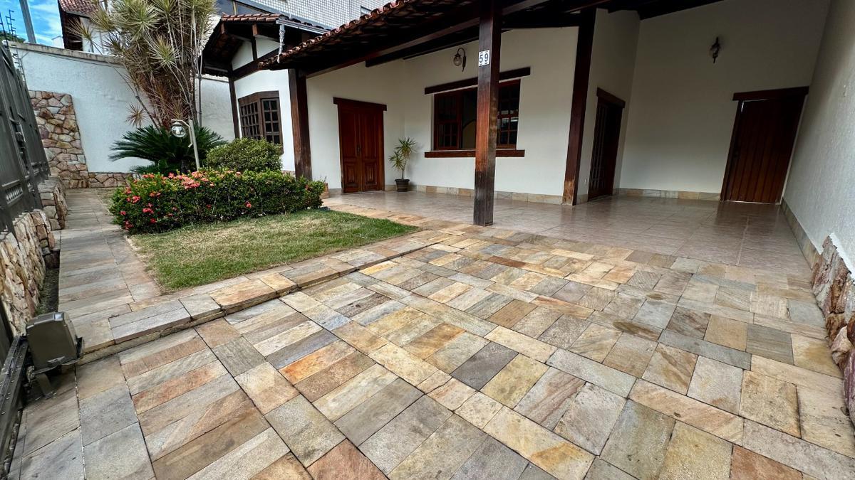 Casa, Itapoã, 3 Quartos, 4 Vagas, 1 Suíte