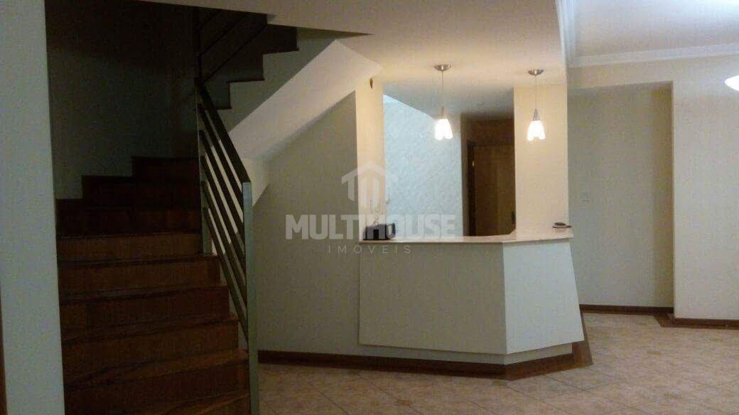 Casa, Centro, 4 Quartos, 5 Vagas, 1 Suíte