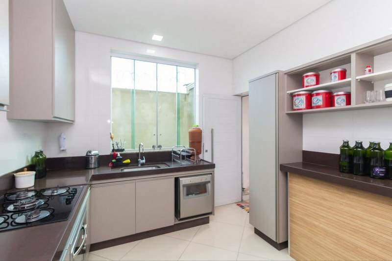 Casa, Estoril, 4 Quartos, 3 Vagas, 2 Suítes