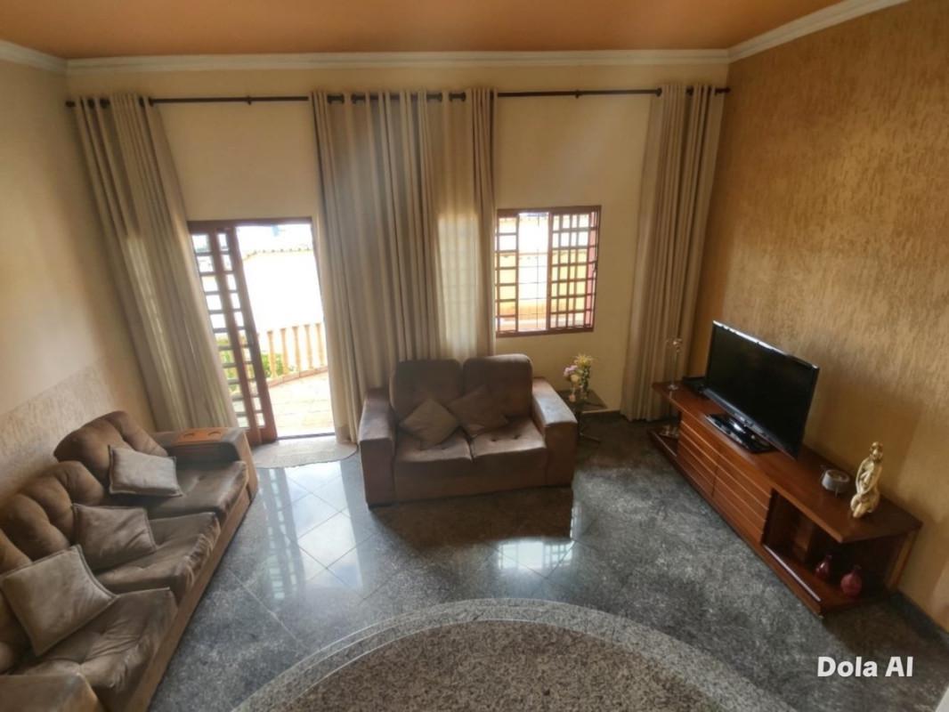 Casa, Barreiro, 4 Quartos, 8 Vagas, 1 Suíte