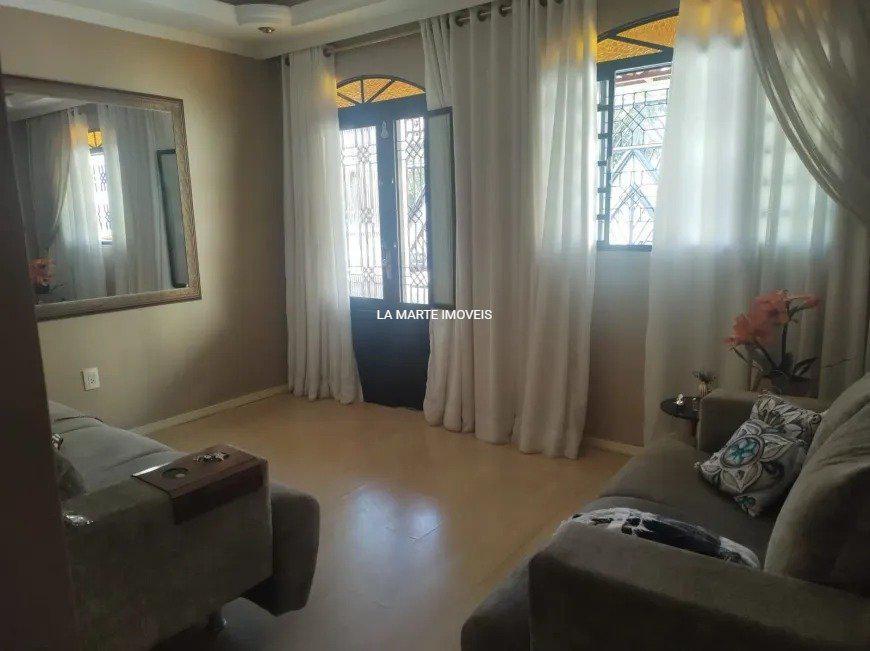 Casa, Barreiro, 3 Quartos, 4 Vagas, 1 Suíte