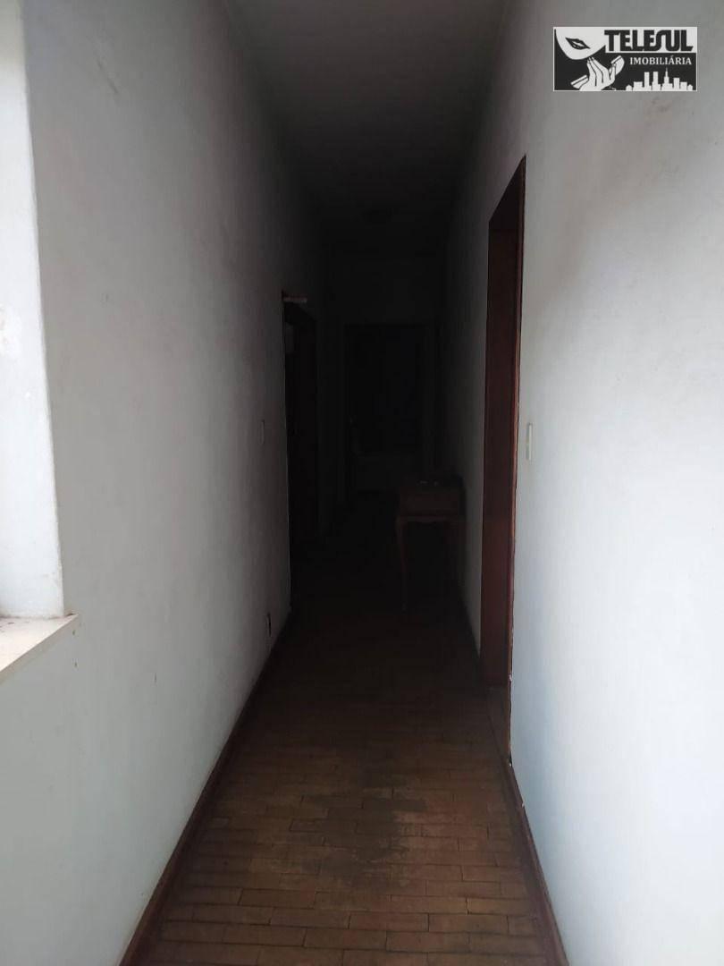 Casa, Centro, 4 Quartos, 0 Vaga, 1 Suíte