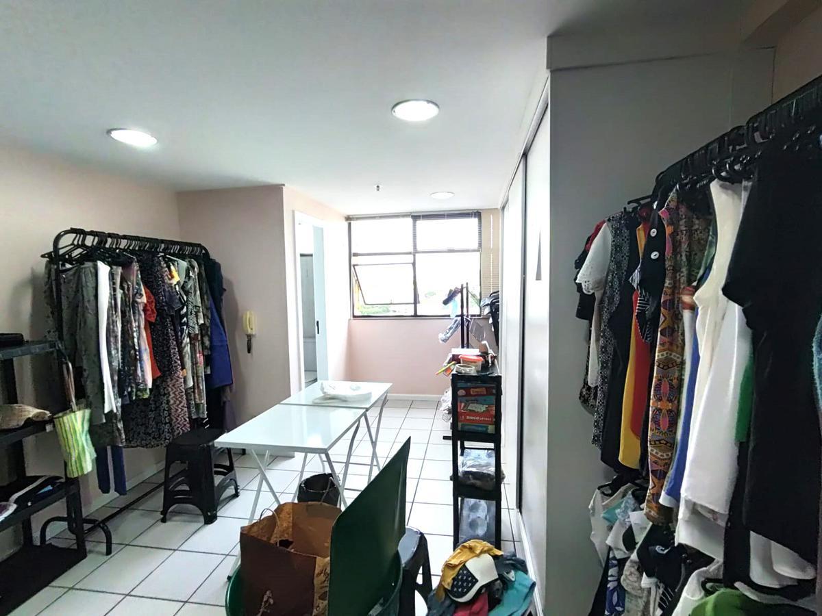 Sala, Barro Preto, 0 Quarto, 2 Vagas