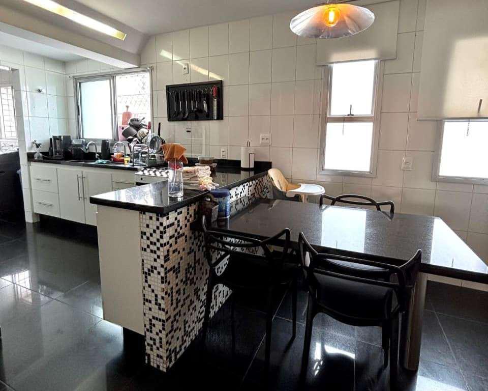 Cobertura, Funcionários, 4 Quartos, 4 Vagas, 2 Suítes